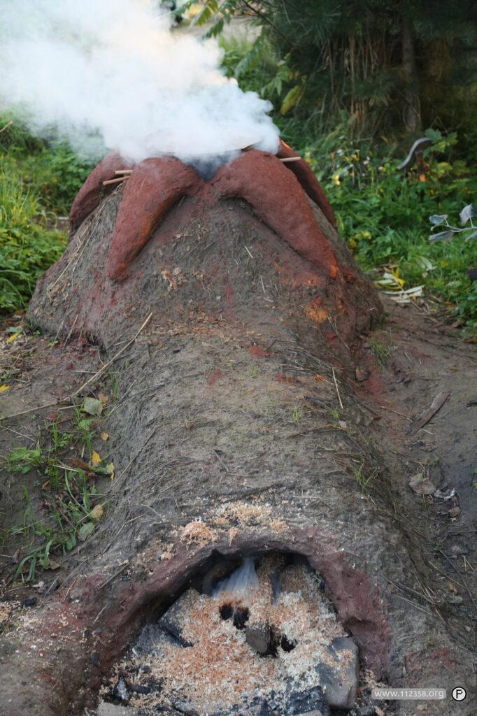 Gliniana wędzarnia ogrodowa nr 665,9 – mniejsze zło.