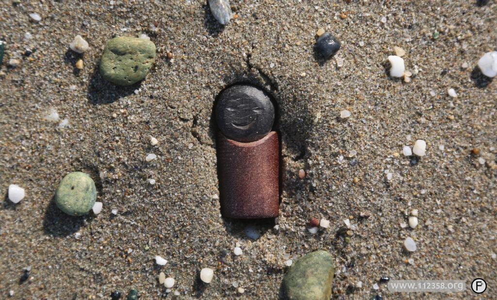 Dziwne ludki przypłynęły na grecką plażę.
